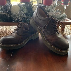 Brown Dr Martens 5 hole lace up shoes size 7 (fit size 9 US women’s)